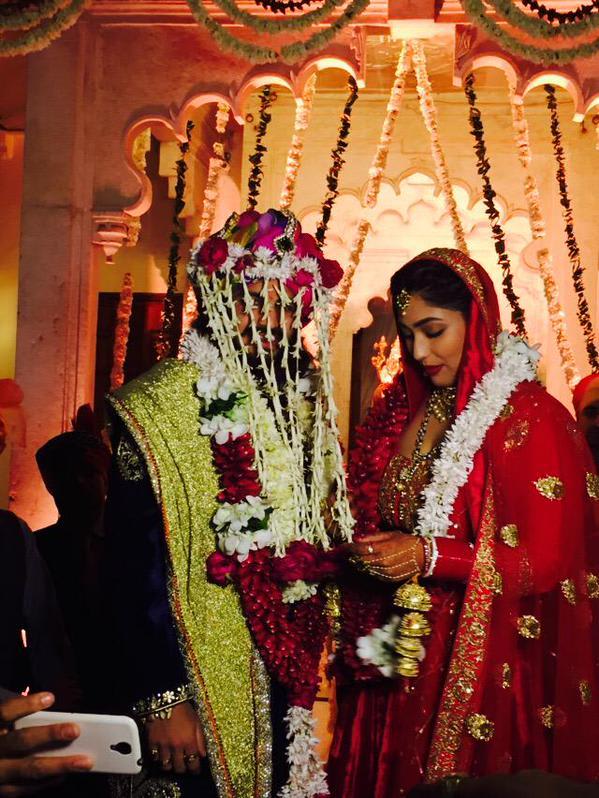 wedding couple click: