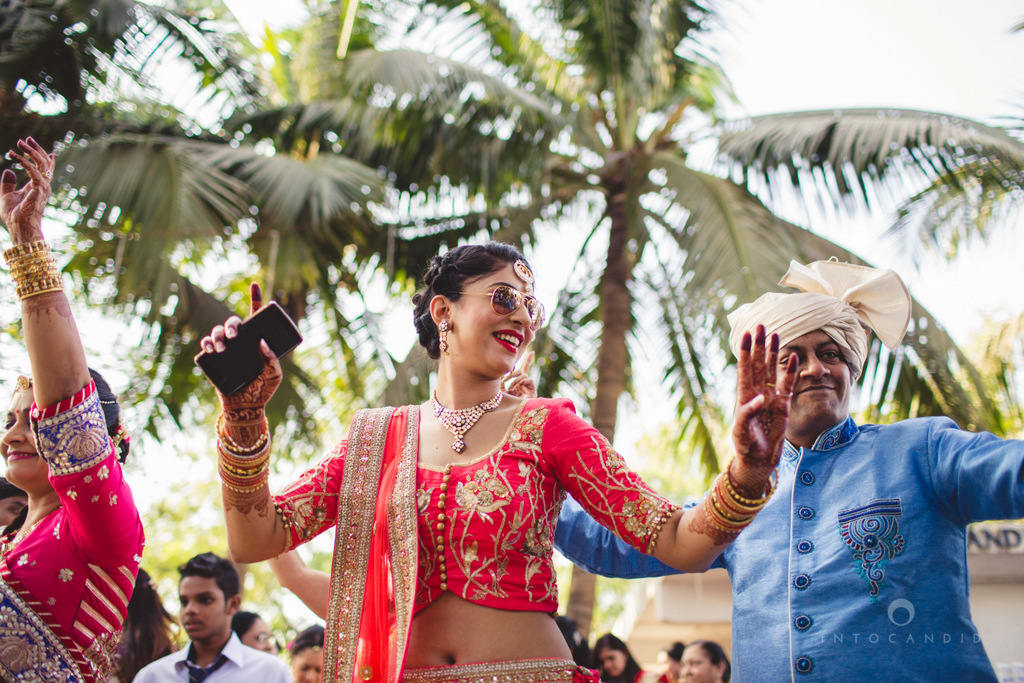 the baraat dance!:into candid photography, sabyasachi couture pvt ltd