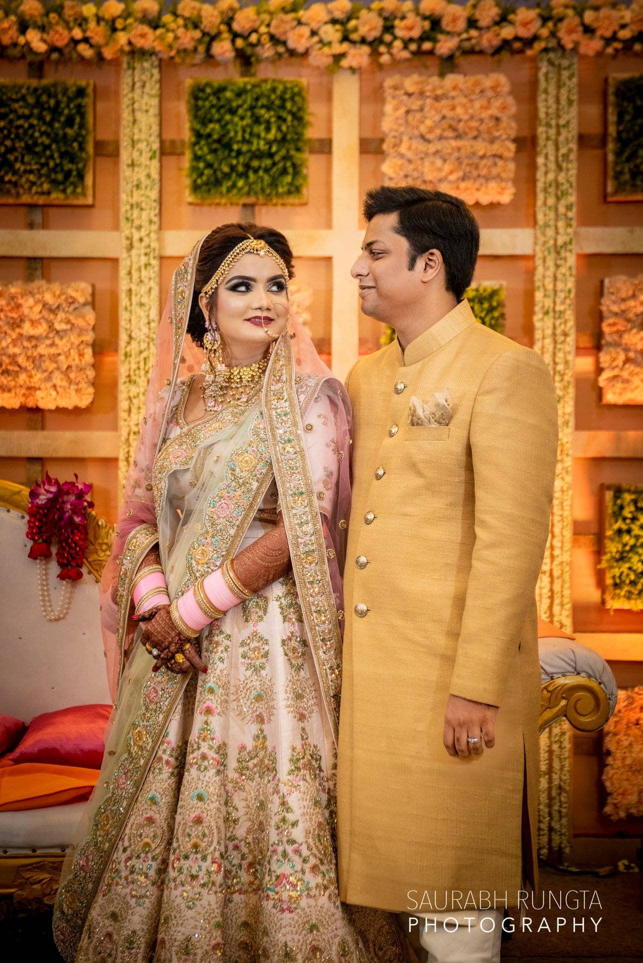 couple photography:sabyasachi couture, saurabh rungta photography