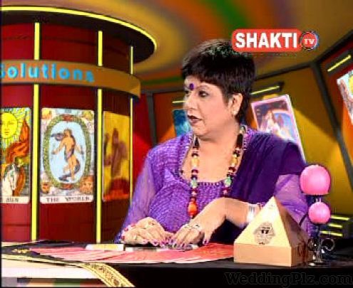 Dr. Seema Midha Astrologers weddingplz
