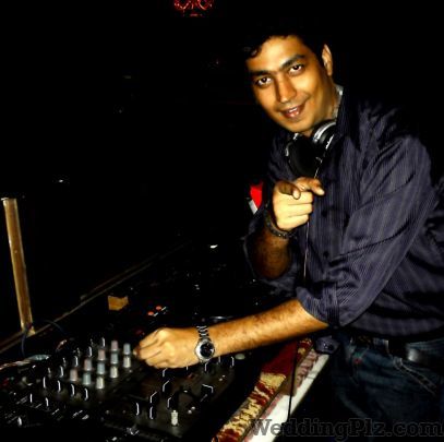Manoj Karnani DJ weddingplz