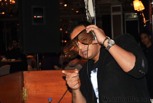 Deejay Chris Fernandez DJ weddingplz