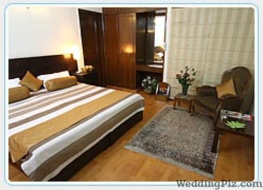 Willow Wood Cross Roads Hotels weddingplz