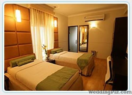 Crossroads Woodbridge Hotels weddingplz