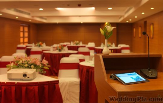 Goldfinch Retreat Hotels weddingplz