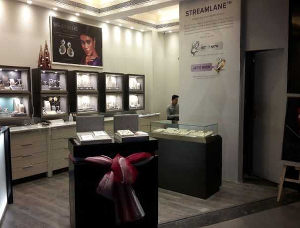 Caratlane phoenix mall shop