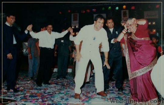 Beats 16 The Entertainer Group Live Performers weddingplz