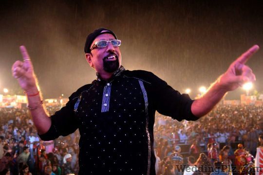 Rajendra Gadhavi Live Performers weddingplz