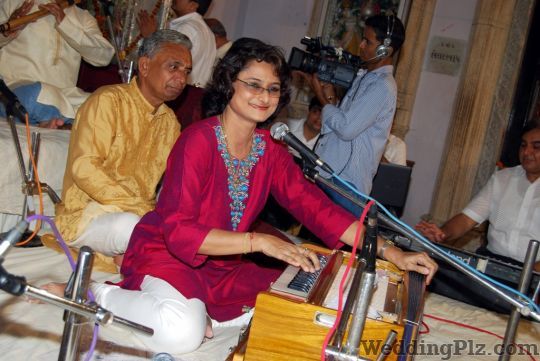 Sharmila Shah Live Performers weddingplz
