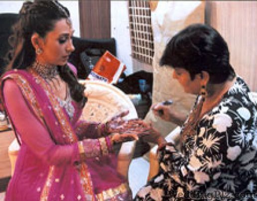 Bollywood Mehendi Queen Mehndi Artists weddingplz