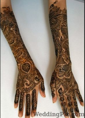 Varshaa Shah Mehndi Artists weddingplz