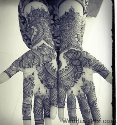 Aksha Shah Mehendi Designer Mehndi Artists weddingplz