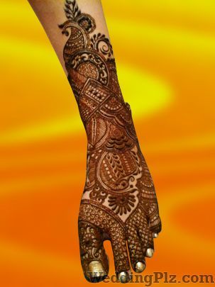 Gayatri Mehendi Artist Mehndi Artists weddingplz