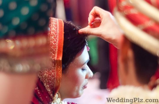 Pop Flashes Photographers and Videographers weddingplz