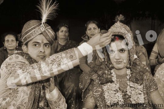 Chitra Studio Photographers and Videographers weddingplz