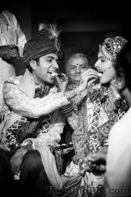 AN Clicks Photographers and Videographers weddingplz