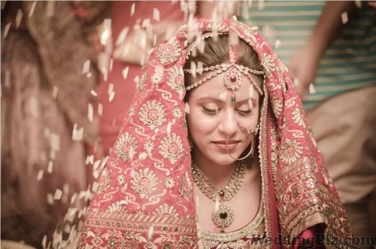 Aviraj Saluja Photographers and Videographers weddingplz