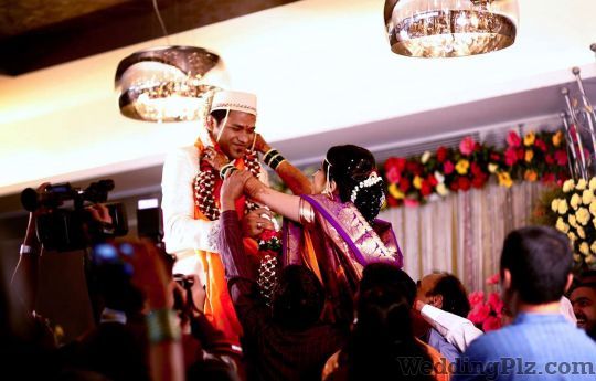 Creativeyes Photography Photographers and Videographers weddingplz