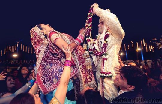 Creativeyes Photography Photographers and Videographers weddingplz
