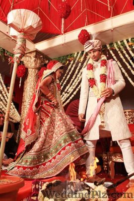 Picturesque Photographic Works Photographers and Videographers weddingplz