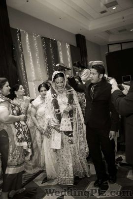 Vidhi and Tushar Photography Photographers and Videographers weddingplz