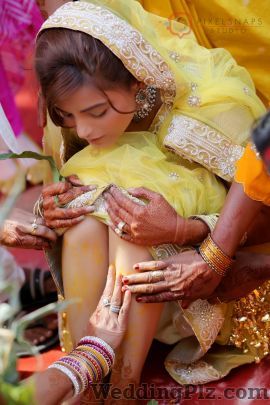 Pixel Snaps Studio Photographers and Videographers weddingplz