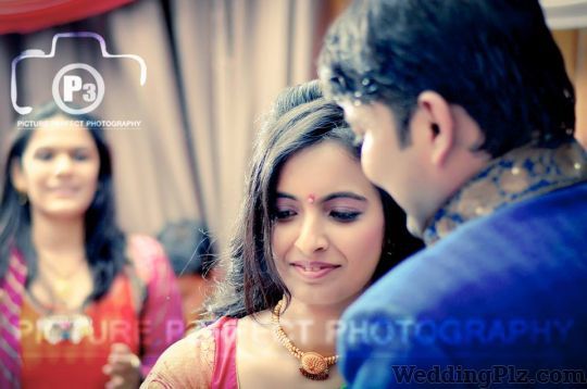 Frozen Memoriess Photographers and Videographers weddingplz