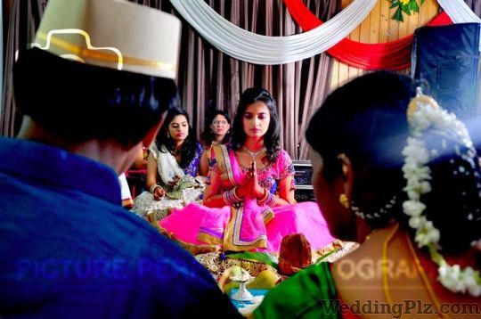 Frozen Memoriess Photographers and Videographers weddingplz
