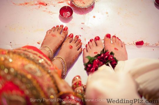 Sunny Pariani Photography Photographers and Videographers weddingplz