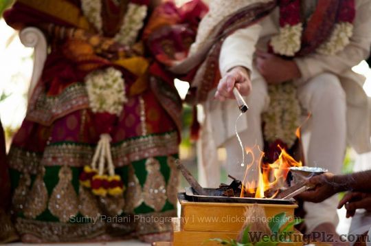 Sunny Pariani Photography Photographers and Videographers weddingplz