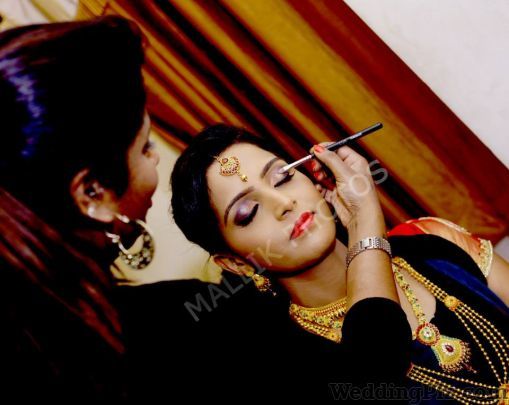 Mallik Photos Photographers and Videographers weddingplz