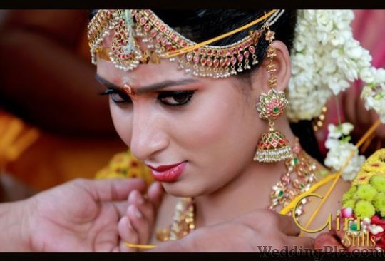 Giri Stills Photographers and Videographers weddingplz