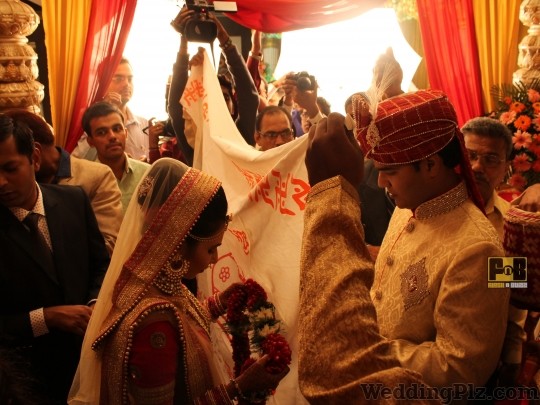 Flash n Buzz Photographers and Videographers weddingplz