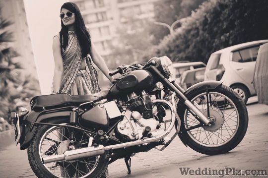 Love in Frames Photographers and Videographers weddingplz