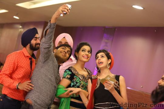 Bhalla Studio Photographers and Videographers weddingplz