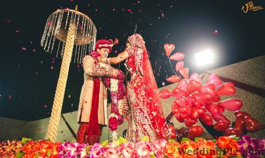 V AR Filmers Photographers and Videographers weddingplz