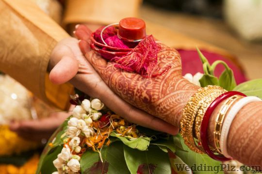 Aniruddha Ranalkar Vivah Clicks Photographers and Videographers weddingplz