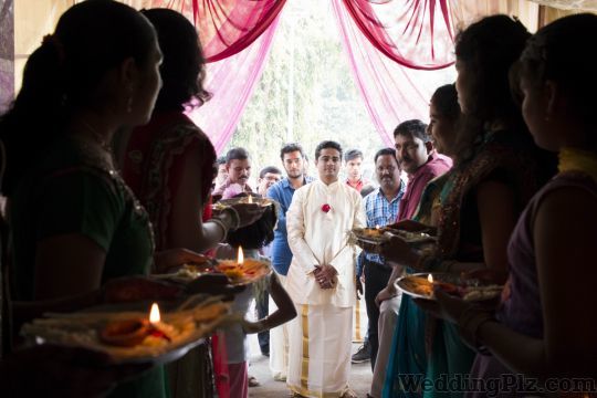 Aniruddha Ranalkar Vivah Clicks Photographers and Videographers weddingplz