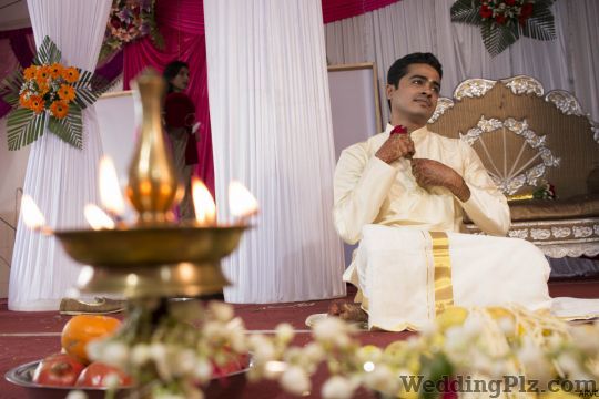 Aniruddha Ranalkar Vivah Clicks Photographers and Videographers weddingplz