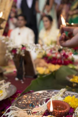 Aniruddha Ranalkar Vivah Clicks Photographers and Videographers weddingplz