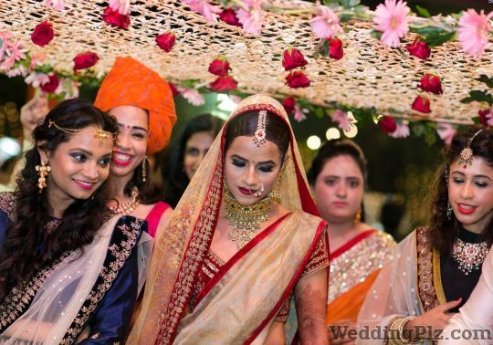 Hari Kiran Documentary Wedding Photography Photographers and Videographers weddingplz