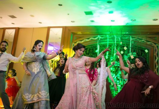 Hari Kiran Documentary Wedding Photography Photographers and Videographers weddingplz