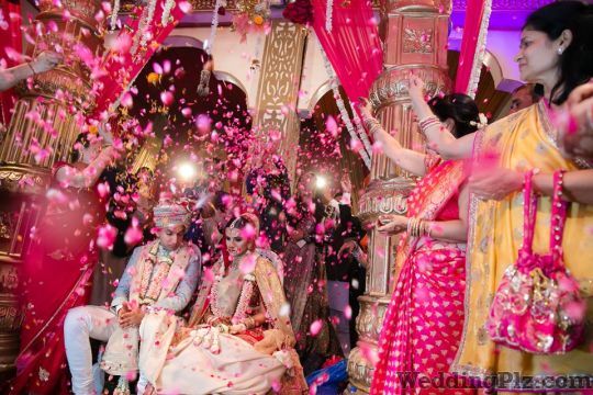 Hari Kiran Documentary Wedding Photography Photographers and Videographers weddingplz