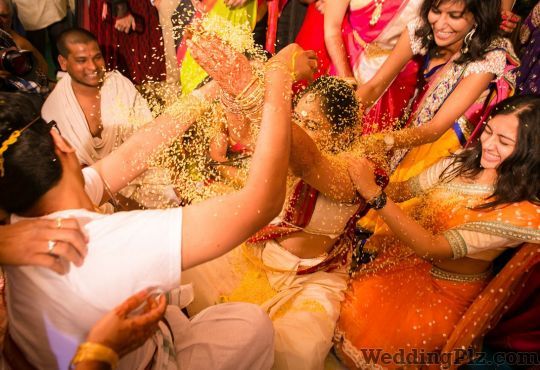 Hari Kiran Documentary Wedding Photography Photographers and Videographers weddingplz