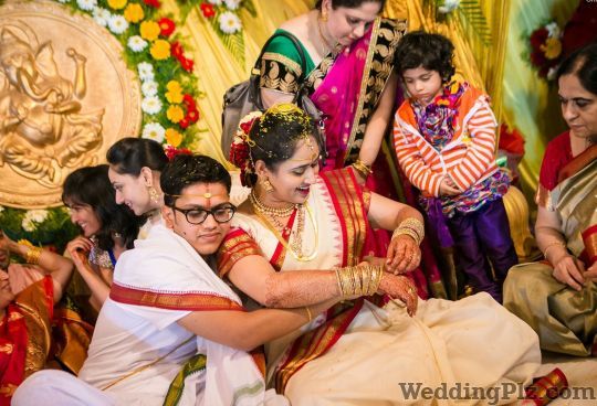 Hari Kiran Documentary Wedding Photography Photographers and Videographers weddingplz