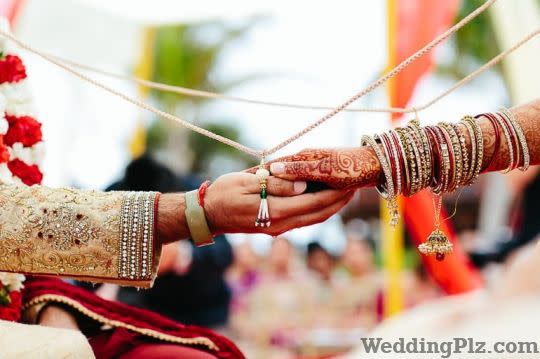 VR Creative Works Photographers and Videographers weddingplz