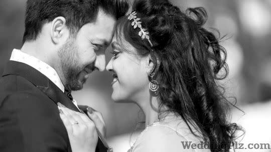 Camera Crew Photographers and Videographers weddingplz
