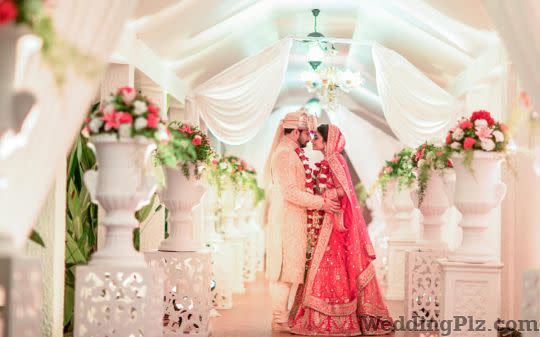 Camera Crew Photographers and Videographers weddingplz