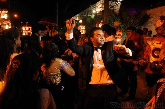 Candid Photographics Photographers and Videographers weddingplz