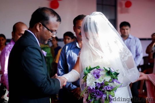 Candid Photographics Photographers and Videographers weddingplz